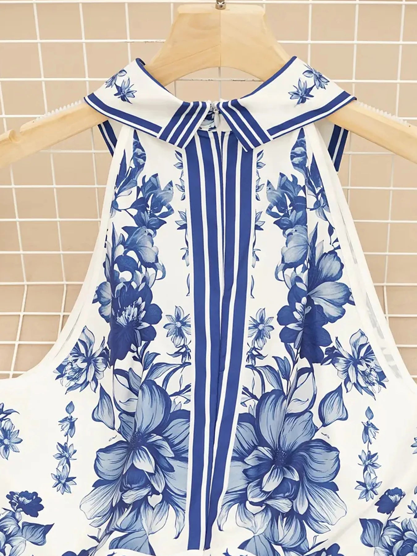 New Blue and White Floral Print Women's Long A-Line Dress, Open Chest Collar and Waist-Cinching Elegant Dress